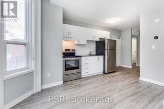 205-205 Gerrard St E in Toronto, ON - Building Photo - Building Photo