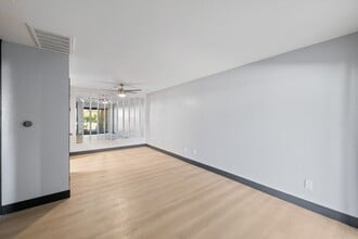2822 N Auburn Ct in Palm Springs, CA - Building Photo - Building Photo
