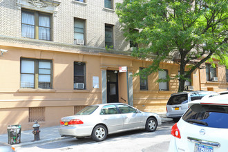 823-825 W 180th St in New York, NY - Building Photo - Building Photo