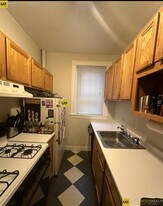 3 Ayr Rd, Unit 21 in Boston, MA - Building Photo