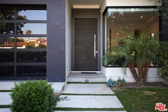 839 N Gardner St in Los Angeles, CA - Foto de edificio - Building Photo