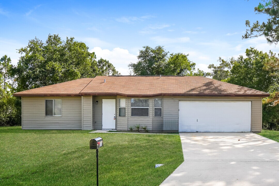 2102 Thames Rd SE in Palm Bay, FL - Building Photo