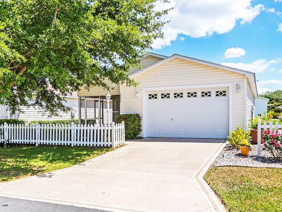 2442 Southern Oak St in the Villages, FL - Building Photo