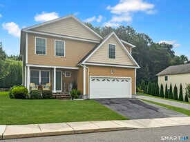 22 Rowland Farm Rd in Oxford, CT - Building Photo