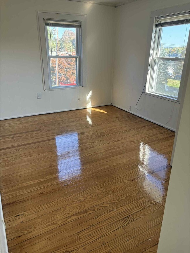 91 Russell St, Unit 2nd floor in Middletown, CT - Building Photo - Building Photo