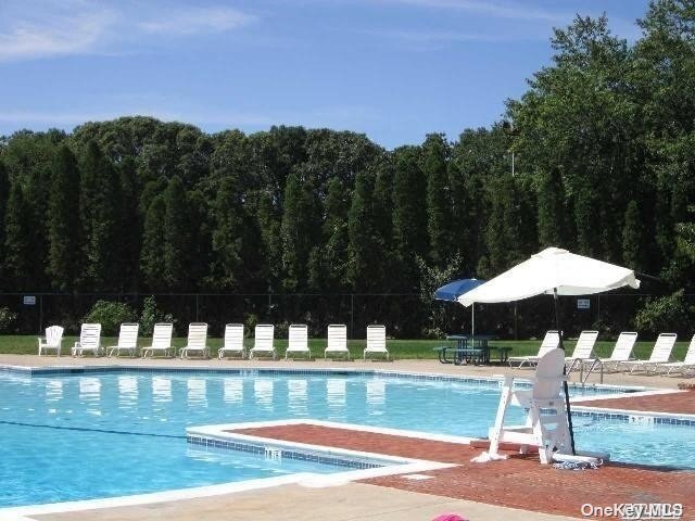 property at 199 Pointe Cir N