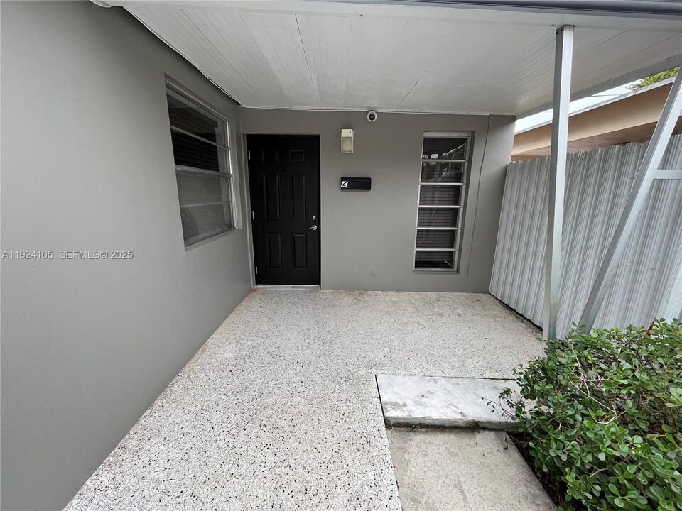 920 SW 30th Ave in Miami, FL - Building Photo