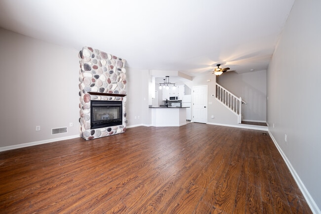 15345 Greenhaven Ln in Burnsville, MN - Building Photo - Building Photo