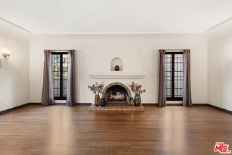 1146 S Hayworth Ave in Los Angeles, CA - Building Photo - Building Photo