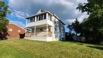 416 Greenside Ave in Canonsburg, PA - Building Photo