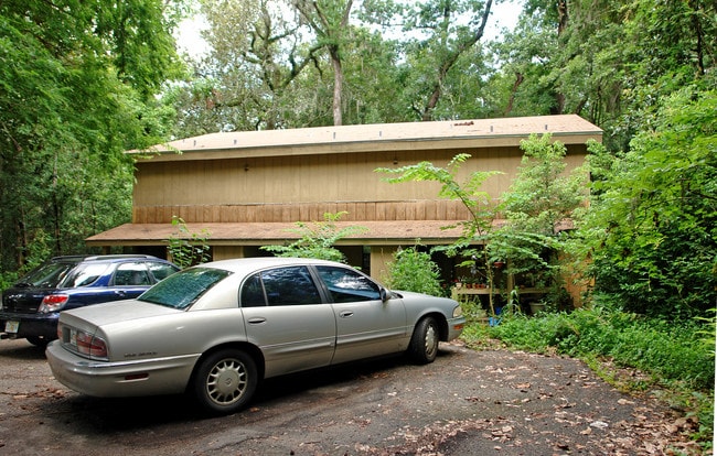 300 Vantage Point Ln in Tallahassee, FL - Building Photo - Building Photo