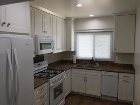 359 W Lexington Dr, Unit A in Glendale, CA - Building Photo