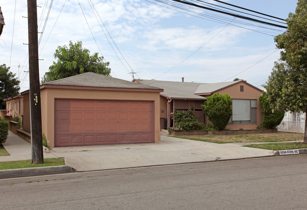 9702-9704 Beverly St in Bellflower, CA - Building Photo