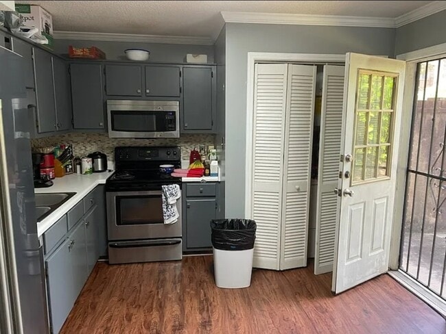 2165 S Milledge Ave in Athens, GA - Building Photo - Building Photo