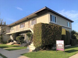 11325 Washington Pl in Los Angeles, CA - Building Photo