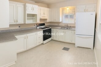 619 Main Rd in Eddington, ME - Foto de edificio - Building Photo