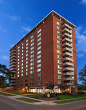 2000 Riverside Apartments in Richmond, VA - Building Photo - Building Photo