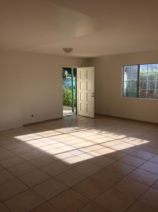 11336 Martha St, Unit #5 in North Hollywood, CA - Foto de edificio
