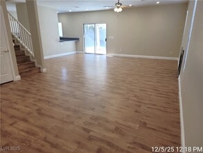 5921 Royal Castle Ln in Las Vegas, NV - Building Photo - Building Photo