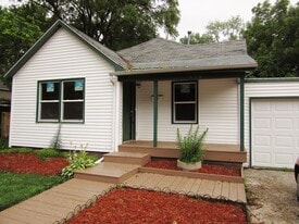 406 W Maple St in Champaign, IL - Building Photo