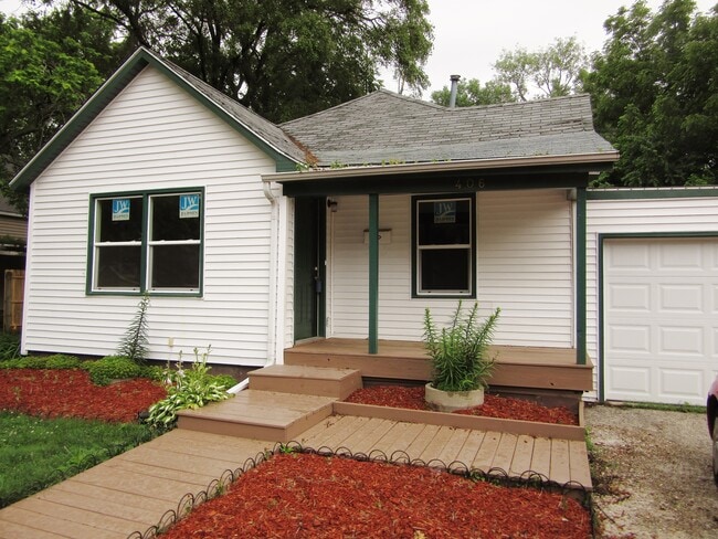 property at 406 W Maple St