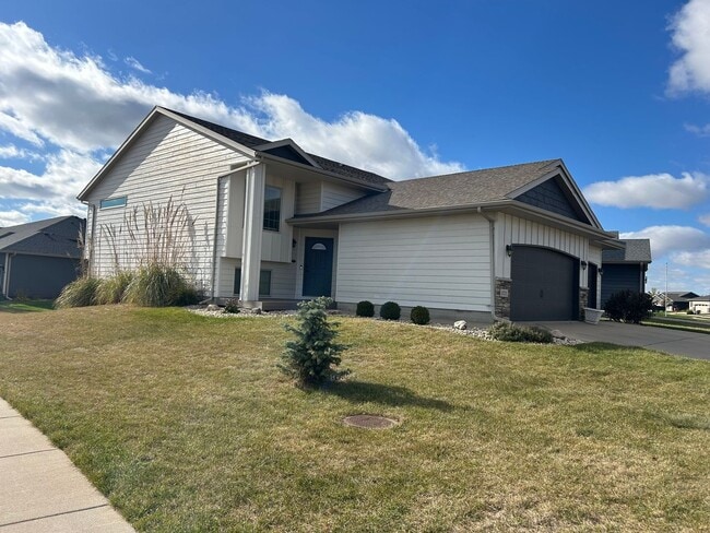 8201 W 51st St in Sioux Falls, SD - Building Photo - Building Photo