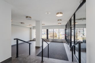 19 Rosemount Drive in Toronto, ON - Building Photo - Lobby