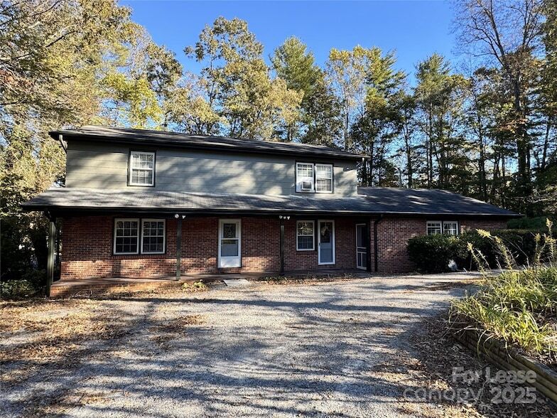 200 Daniel Dr in Laurel Park, NC - Building Photo