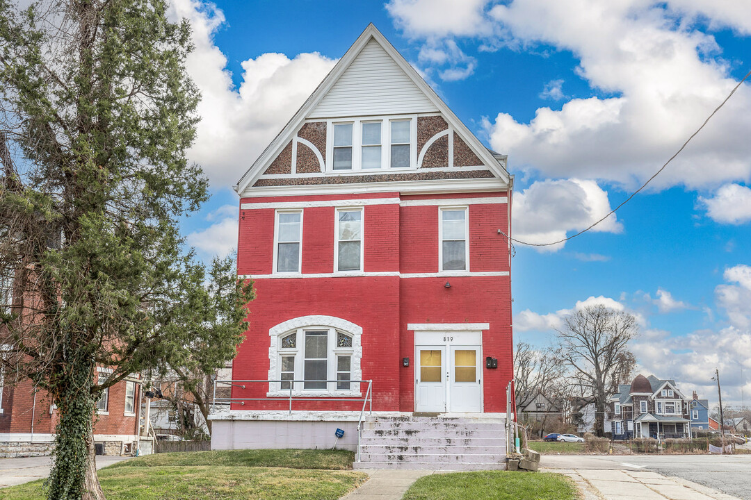 819 Lexington Ave, Unit 1 in Cincinnati, OH - Building Photo