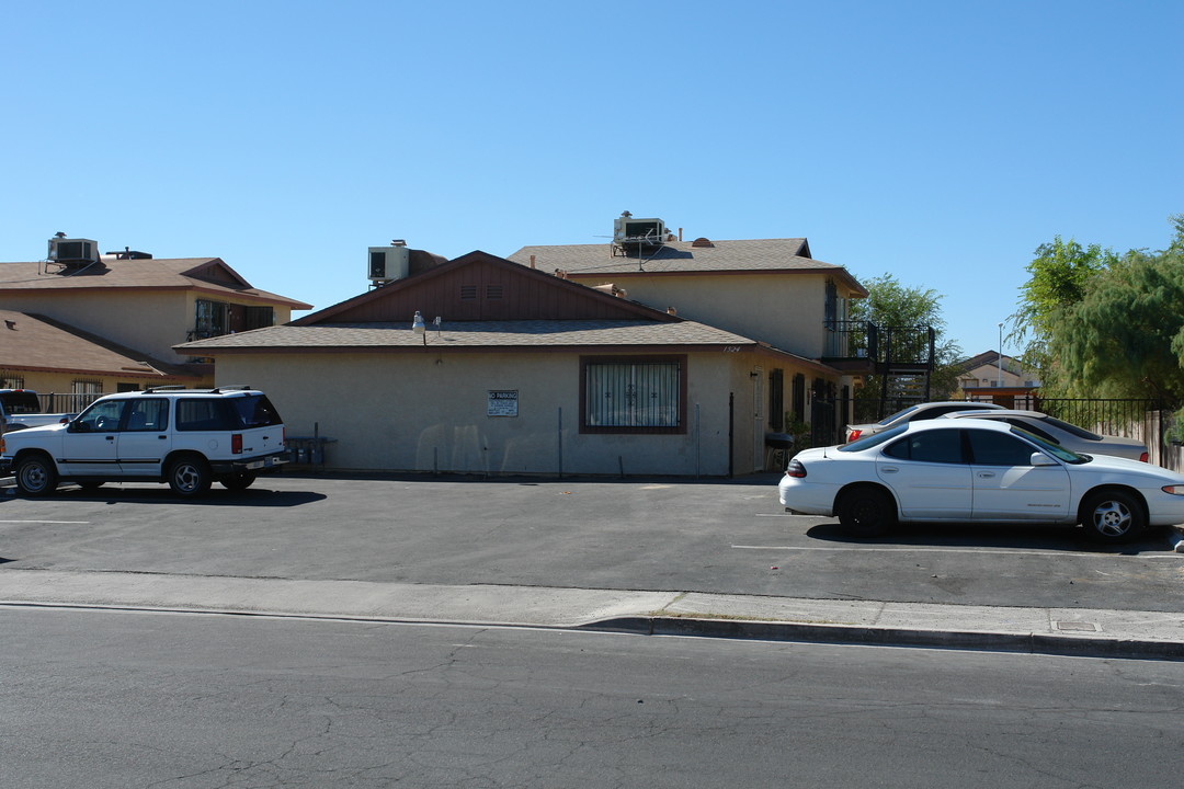 Haas Apartments in Las Vegas, NV - Building Photo