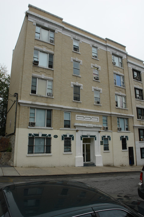 93 Bruce Ave in Yonkers, NY - Building Photo