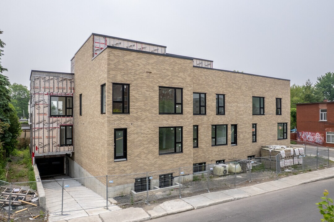 444 Montréal Av in St. Laurent, QC - Building Photo