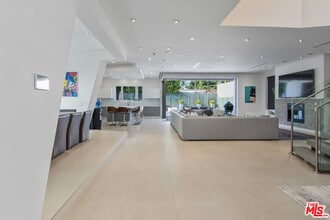 429 N Sweetzer Ave in Los Angeles, CA - Building Photo - Building Photo