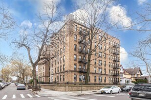 86-10 109th St in Richmond Hill, NY - Building Photo