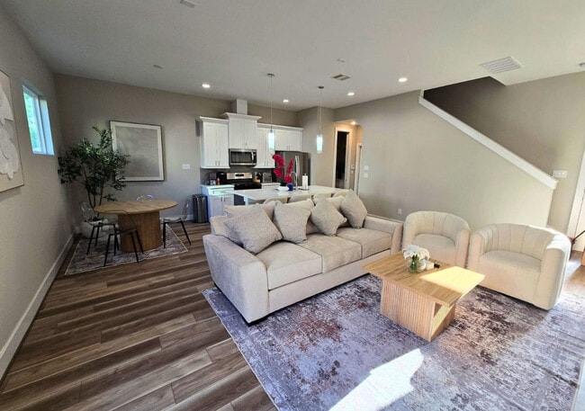 8326 Curry Rd in Houston, TX - Building Photo - Building Photo