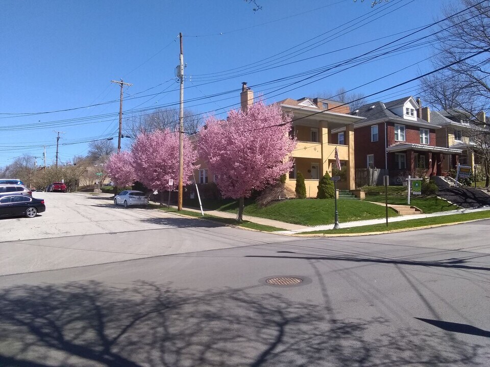 357-359-359 Washington Ave in Oakmont, PA - Building Photo