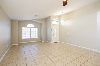 15550 N Naegel Dr in Surprise, AZ - Foto de edificio - Building Photo