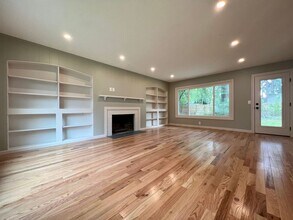 2500 SE Tarbell Ave in Milwaukie, OR - Building Photo - Building Photo