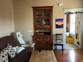 296 Highland Ave, Unit 2 in Somerville, MA - Building Photo - Building Photo
