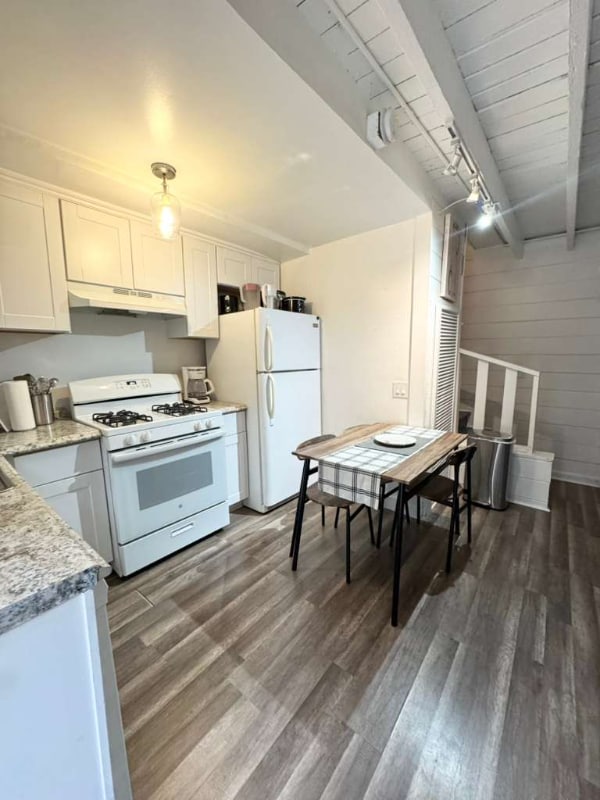 6026 Barton Ave in Los Angeles, CA - Foto de edificio - Building Photo