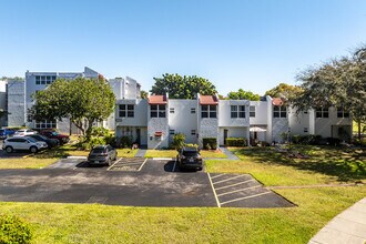 Pine Island Ridge Condominiums in Davie, FL - Building Photo - Building Photo