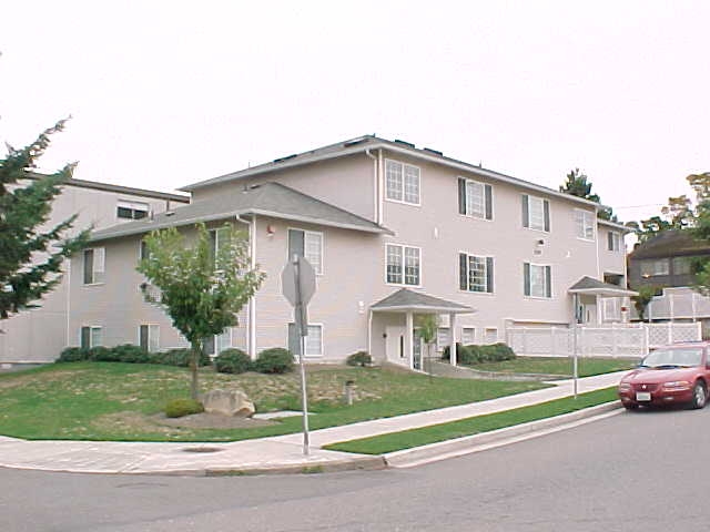 Bartlow Apartments in Everett, WA - Building Photo - Building Photo