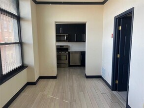 26 North St, Unit 5A in Middletown, NY - Building Photo - Building Photo