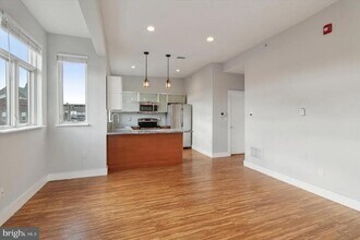 808 N 4th St, Unit 3 in Philadelphia, PA - Building Photo - Building Photo