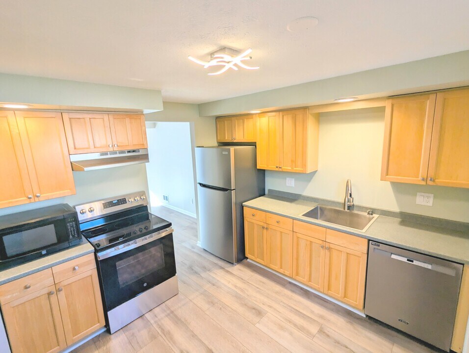 9 Willowick Dr in Fairport, NY - Building Photo