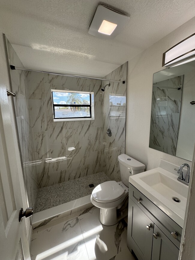 5179 Pat Pl in West Palm Beach, FL - Foto de edificio - Building Photo