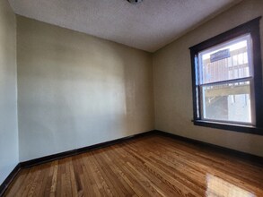 953 N Pine Ave in Chicago, IL - Foto de edificio - Building Photo