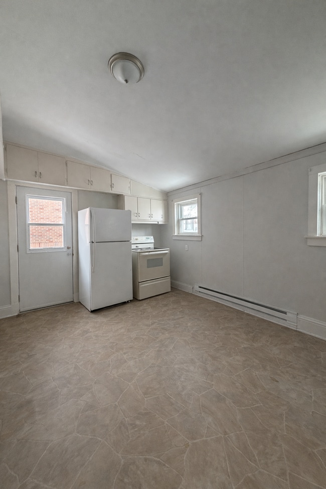 110 E 4th Ave in Stanley, WI - Building Photo - Building Photo