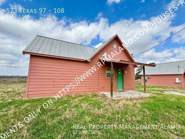 573 TX-97 in Floresville, TX - Building Photo - Building Photo