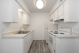 Garden Pines in Wichita, KS - Building Photo